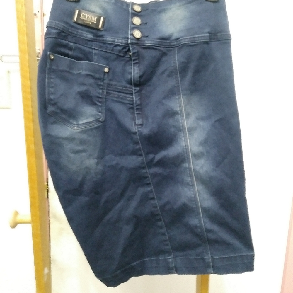 CYSM Push Up Skirt Size 11 (minor damage)